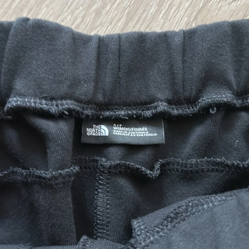 2 Pairs of North Face Black Small And Columbia Khaki Pants Sz 2 - Picture 5 of 13